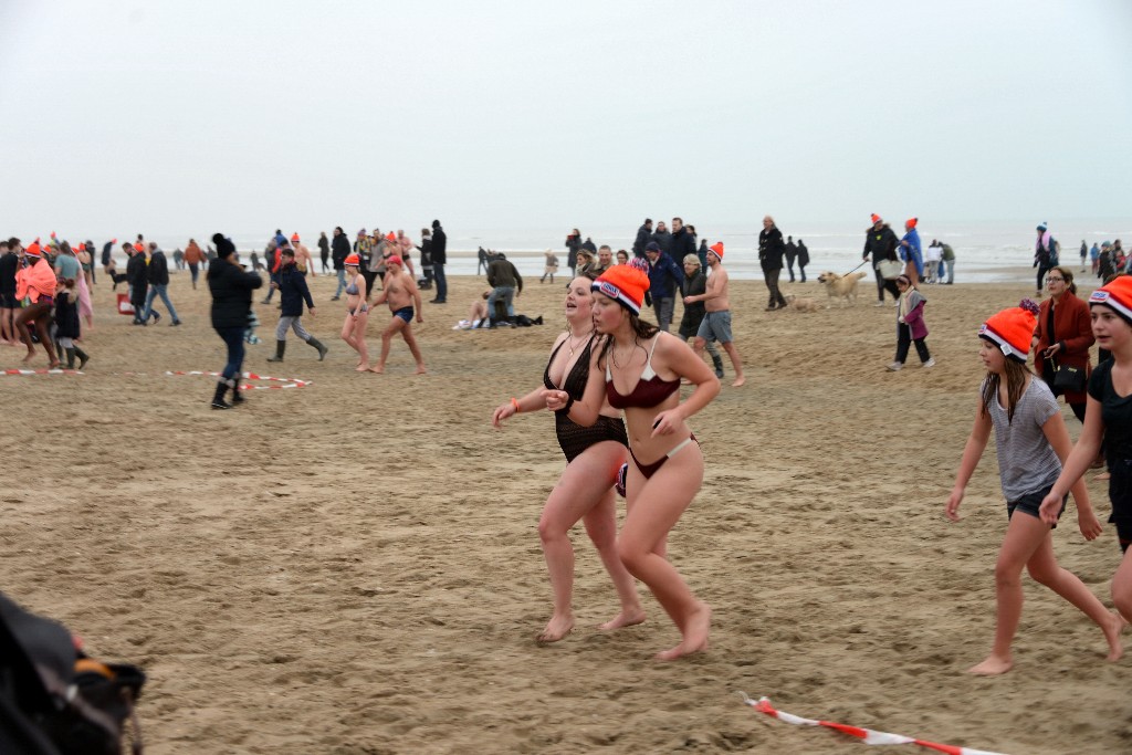 ../Images/Nieuwjaarsduik Nederzandt 2020 147.jpg